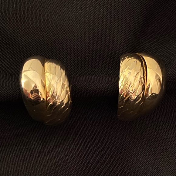 Vintage Gold Tone Double Hoop Clip On Earrings 90s Jewelry - Picture 1 of 6